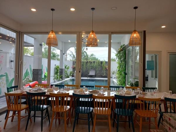 tiec lien hoan hop lop 1